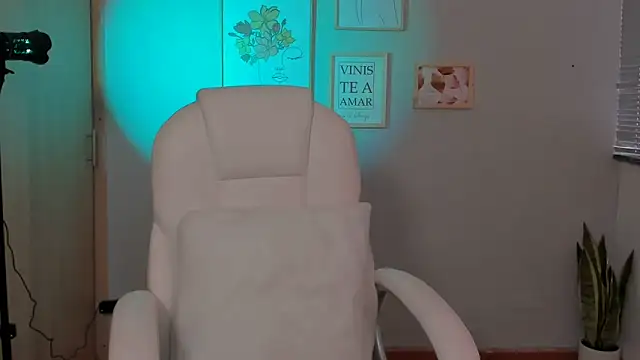 Elena Ruiz online show from 01-05-25, 10:08