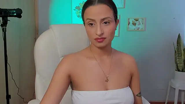 Elena Ruiz online show from 01-21-25, 07:50