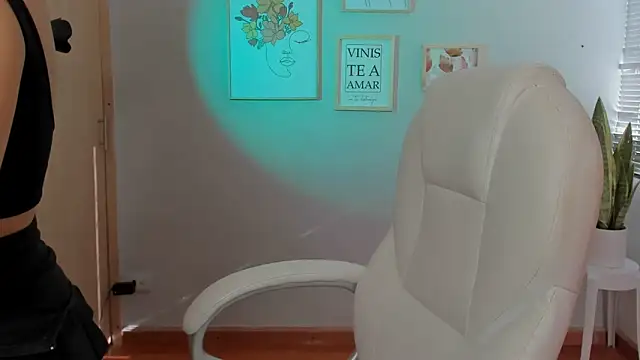 Elena Ruiz online show from 01-29-25, 09:07