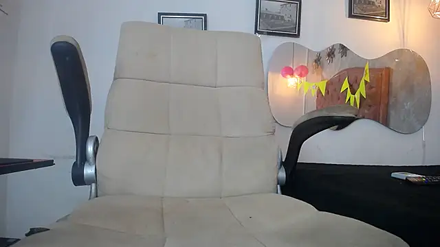 LAURA SMIITH online show from 09-26-25, 12:01