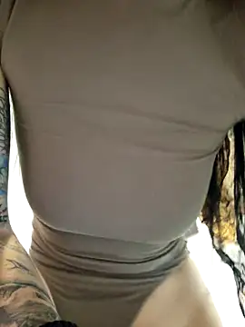 Snapshot of roxi_katty chatting on 05-31-26, 08:20 roxi katty online show from 05-31-26, 08:20