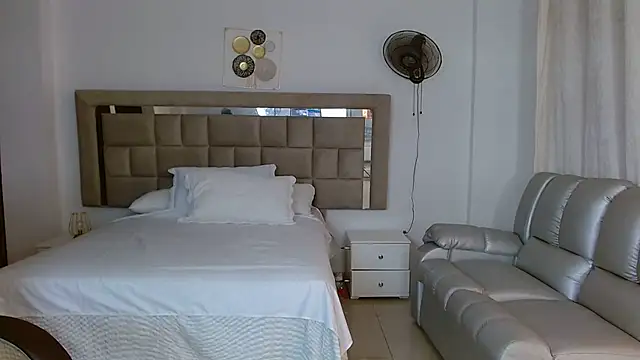 Snapshot of zoecruzz chatting on 02-06-26, 02:57 zoecruzz online show from 02-06-26, 02:57