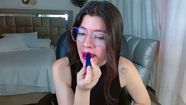 Snapshot of zoecruzz chatting on 02-08-26, 02:37 zoecruzz online show from 02-08-26, 02:37