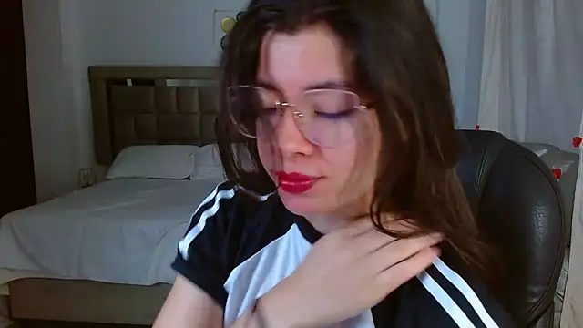 Snapshot of zoecruzz chatting on 02-19-26, 01:30 zoecruzz online show from 02-19-26, 01:30