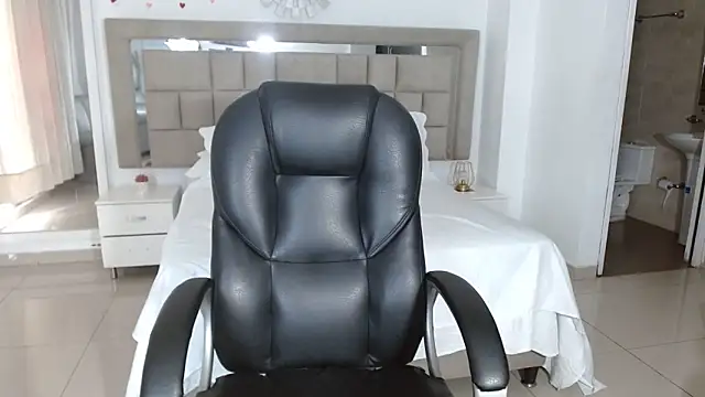 zoecruzz online show from 09-19-25, 03:05