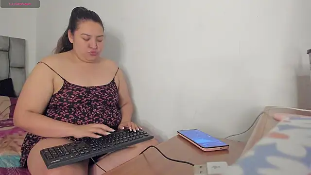 cutiepeach online show from 12-04-24, 02:36