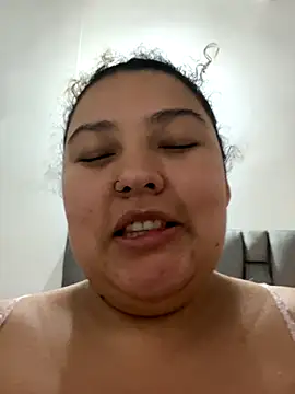 cutiepeach online show from 10-19-25, 04:48