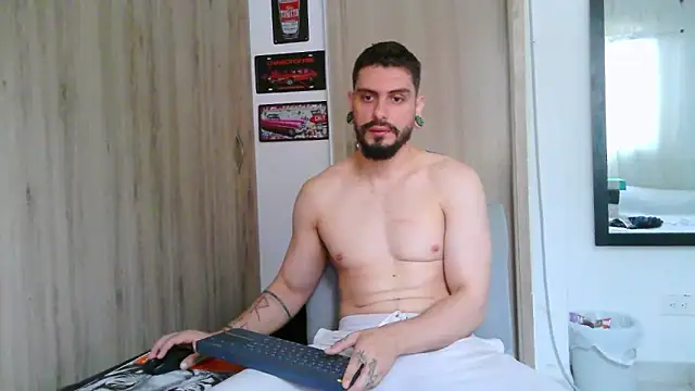 Snapshot of Aaron_kwok28 chatting on 02-22-26, 07:59 Aaron kwok28 online show from 02-22-26, 07:59