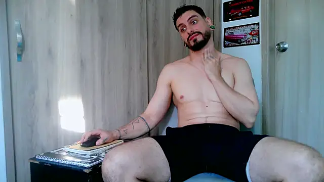 Aaron kwok28 online show from 03-11-26, 10:15