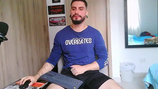 Snapshot of Aaron_kwok28 chatting on 02-25-26, 09:58 Aaron kwok28 online show from 02-25-26, 09:58