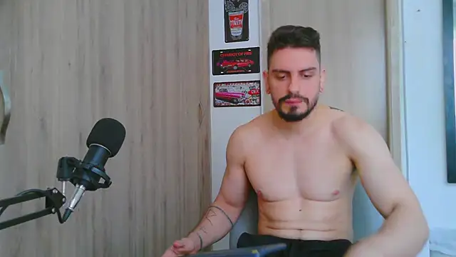 Snapshot of Aaron_kwok28 chatting on 01-18-26, 09:18 Aaron kwok28 online show from 01-18-26, 09:18