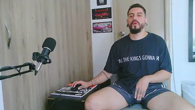 Snapshot of Aaron_kwok28 chatting on 02-17-26, 10:07 Aaron kwok28 online show from 02-17-26, 10:07