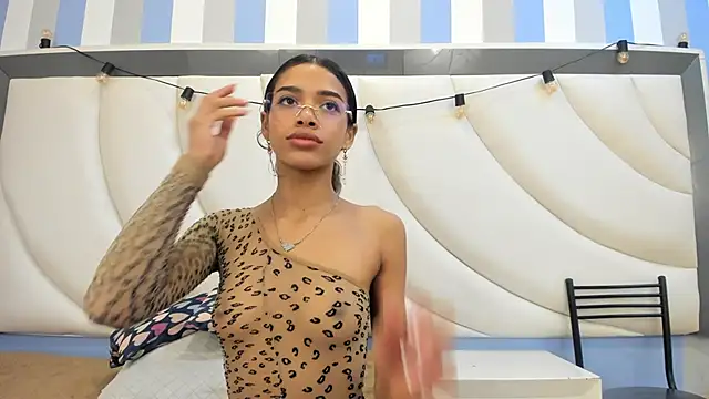 BritneyCollins online show from 04-17-26, 08:11