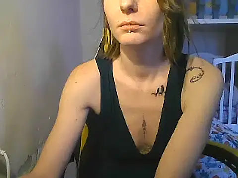 Snapshot of Feli_blue chatting on 02-11-25, 12:04 Feli blue online show from 02-11-25, 12:04
