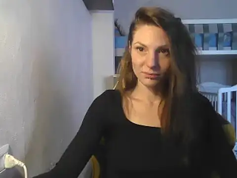 Snapshot of Feli_blue chatting on 02-06-25, 12:04 Feli blue online show from 02-06-25, 12:04
