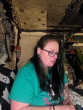 Bunny Cummings online show from 12-19-25, 12:03