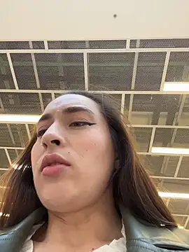 Holly Play online show from 10-27-25, 09:10