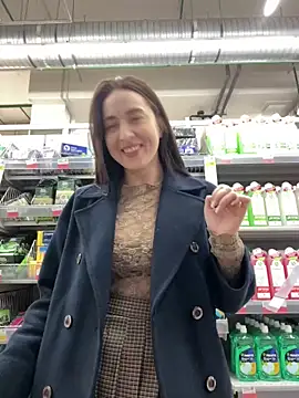 Snapshot of Holly_Play chatting on 03-19-25, 06:46 Holly Play online show from 03-19-25, 06:46