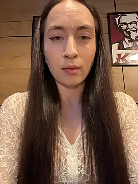 Holly Play online show from 06-19-26, 09:04