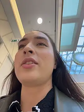 Holly Play online show from 10-28-25, 09:08