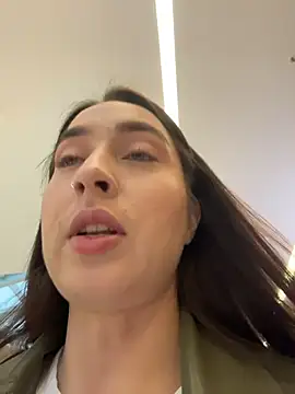 Holly Play online show from 11-13-25, 09:24