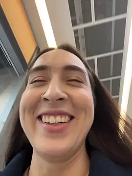 Holly Play online show from 11-24-25, 12:05