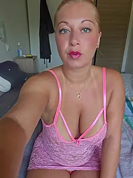Snapshot of Chaudesquirt chatting on 07-16-26, 09:17 Chaudesquirt online show from 07-16-26, 09:17