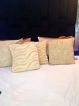 Isabella Flores online show from 12-14-25, 10:04