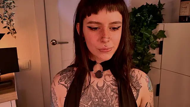 MichaellaMoon online show from 04-23-26, 05:25