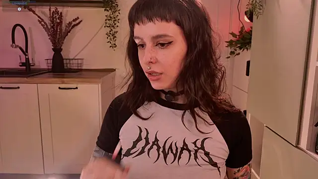 MichaellaMoon online show from 06-09-26, 07:15