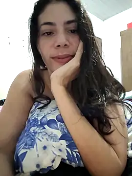 Snapshot of Rainha_Travessa chatting on 02-26-25, 08:28 Rainha Travessa online show from 02-26-25, 08:28