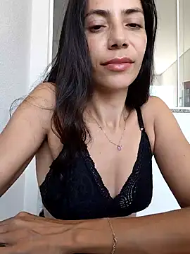 Snapshot of Rainha_Travessa chatting on 09-29-25, 03:06 Rainha Travessa online show from 09-29-25, 03:06