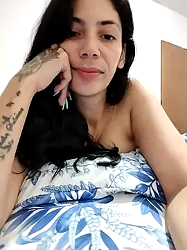 Snapshot of Rainha_Travessa chatting on 03-02-25, 10:16 Rainha Travessa online show from 03-02-25, 10:16