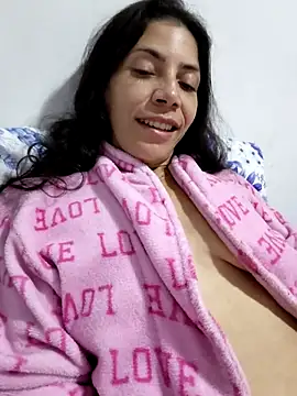 Snapshot of Rainha_Travessa chatting on 11-22-25, 04:11 Rainha Travessa online show from 11-22-25, 04:11