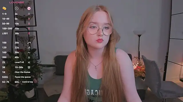 bonnie wright online show from 11-05-25, 03:37