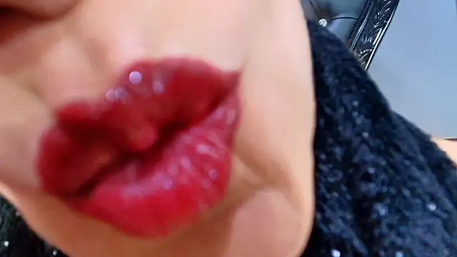 Snapshot of MelaniaKnauss chatting on 03-11-25, 08:42 MelaniaKnauss online show from 03-11-25, 08:42