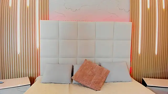 Iris Thompson  online show from 11-30-25, 08:31