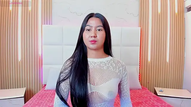 Iris Thompson  online show from 10-28-25, 04:24