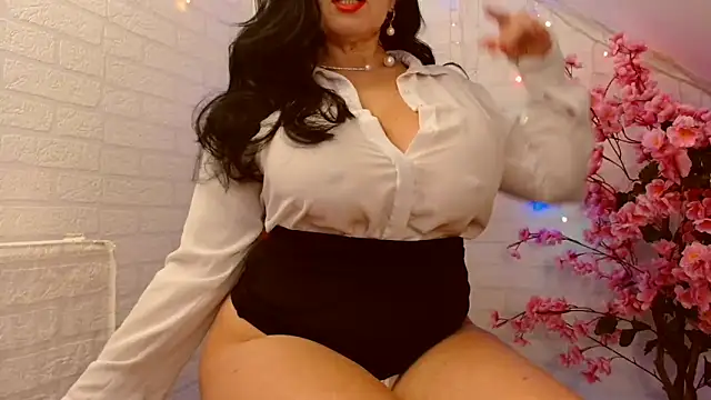 Snapshot of kymberly_008 chatting on 02-18-25, 08:03 kymberly 008 online show from 02-18-25, 08:03