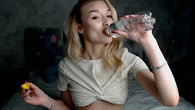 Ella Milla online show from 04-28-26, 02:43