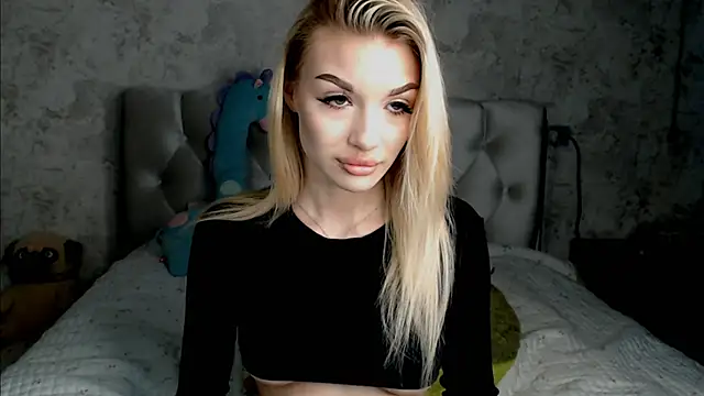 Ella Milla online show from 04-15-26, 01:59