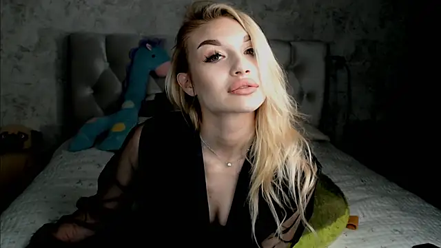 Ella Milla online show from 04-19-26, 05:25