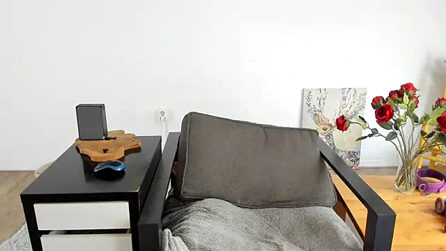 MendiPetite online show from 10-19-25, 08:50