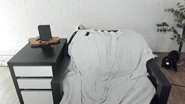 MendiPetite online show from 03-16-26, 08:44