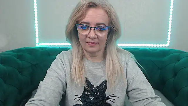 Snapshot of IvanaCharm chatting on 02-10-26, 04:44 IvanaCharm online show from 02-10-26, 04:44