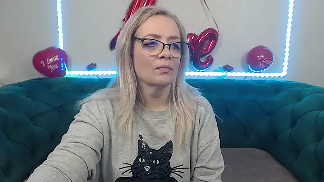 Snapshot of IvanaCharm chatting on 02-15-26, 04:24 IvanaCharm online show from 02-15-26, 04:24