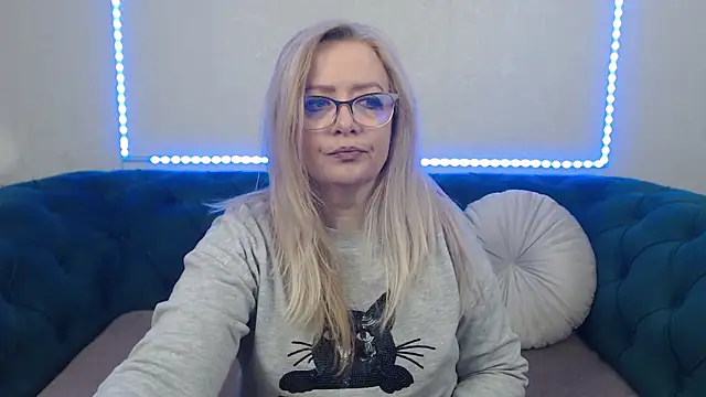 Snapshot of IvanaCharm chatting on 04-28-26, 03:33 IvanaCharm online show from 04-28-26, 03:33