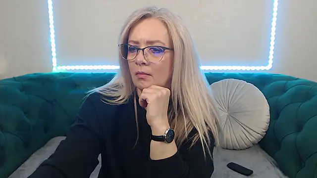 Snapshot of IvanaCharm chatting on 05-15-26, 03:15 IvanaCharm online show from 05-15-26, 03:15