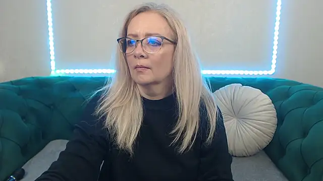 Snapshot of IvanaCharm chatting on 05-19-26, 03:13 IvanaCharm online show from 05-19-26, 03:13
