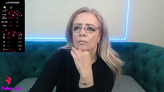 Snapshot of IvanaCharm chatting on 03-21-25, 04:17 IvanaCharm online show from 03-21-25, 04:17